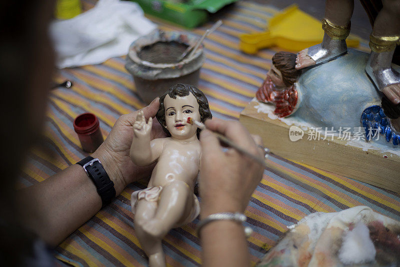 妇女恢复婴儿耶稣