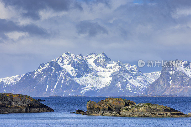 罗弗敦群岛的沿海冬季景观