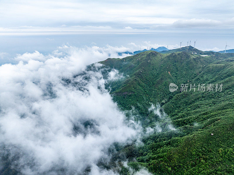 山区风电场云和雾的航空摄影