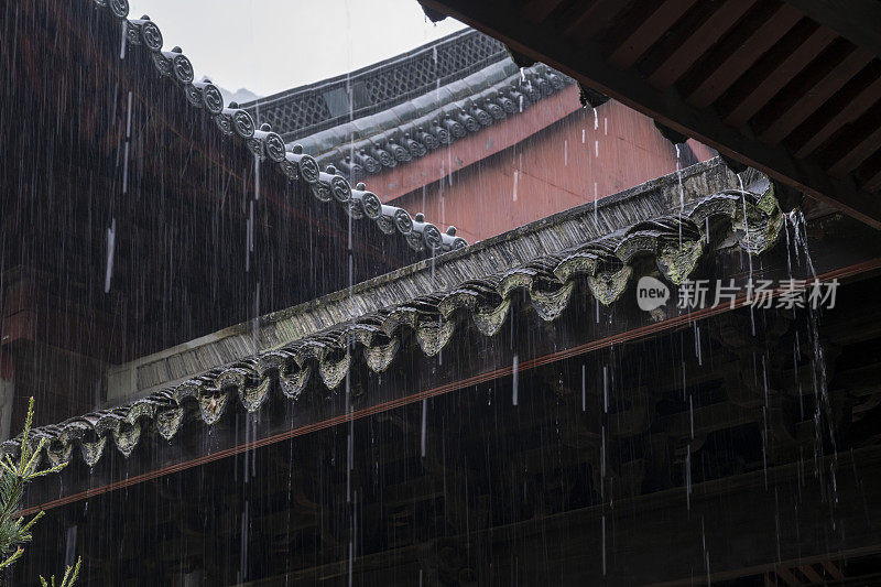 雨天屋顶