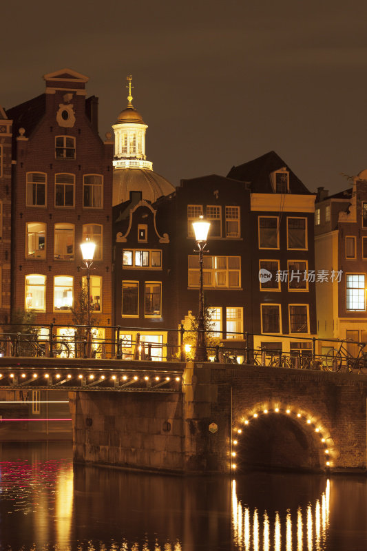 荷兰阿姆斯特丹运河桥夜间照明