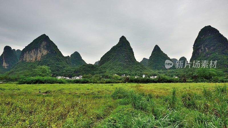 阳朔农村喀斯特峰林010