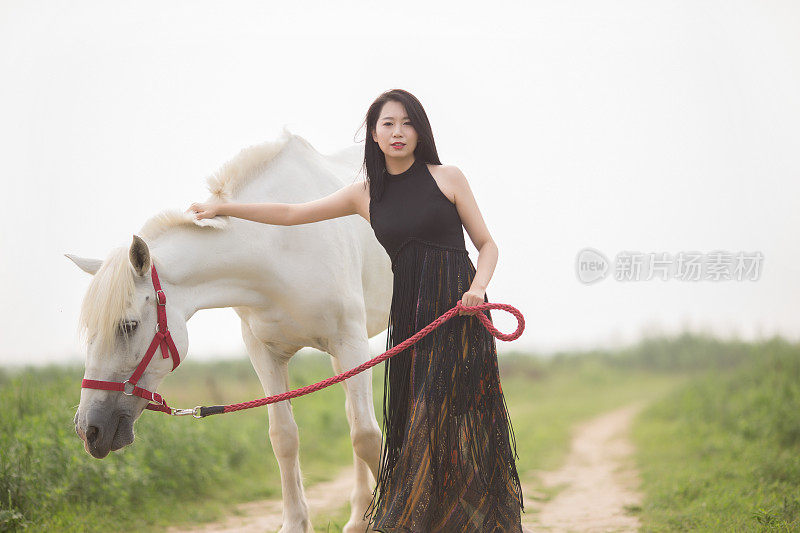 本质上的女人和马