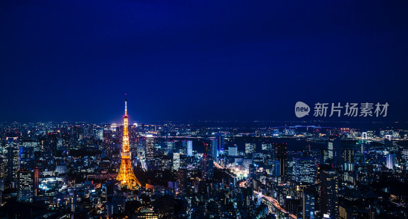 东京塔和城市夜间鸟瞰图