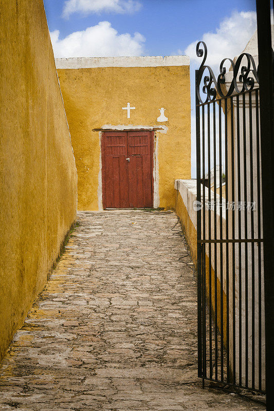 尤卡坦修道院的传统殖民入口
