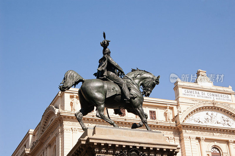 骑马雕像-意大利那不勒斯