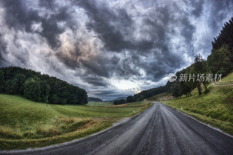 暴风雨的路