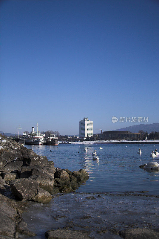 蓝色的天空-蓝色的河流