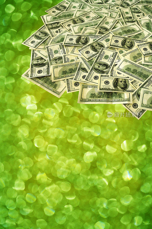 100元钞票上的绿色闪闪发光的背景