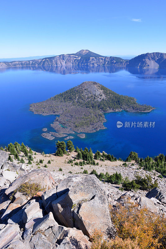 美国俄勒冈州火山口湖的火山岛