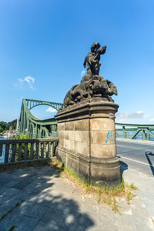 Glienicker桥上的雕像
