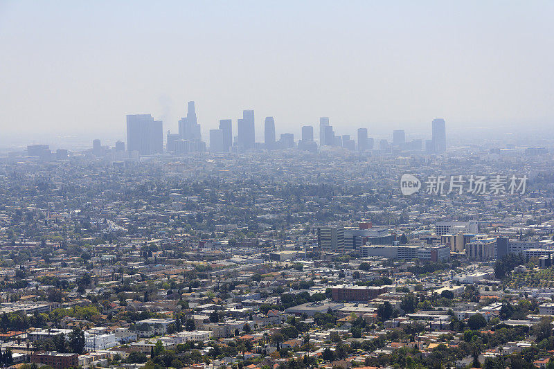 烟雾缭绕的洛杉矶天际线