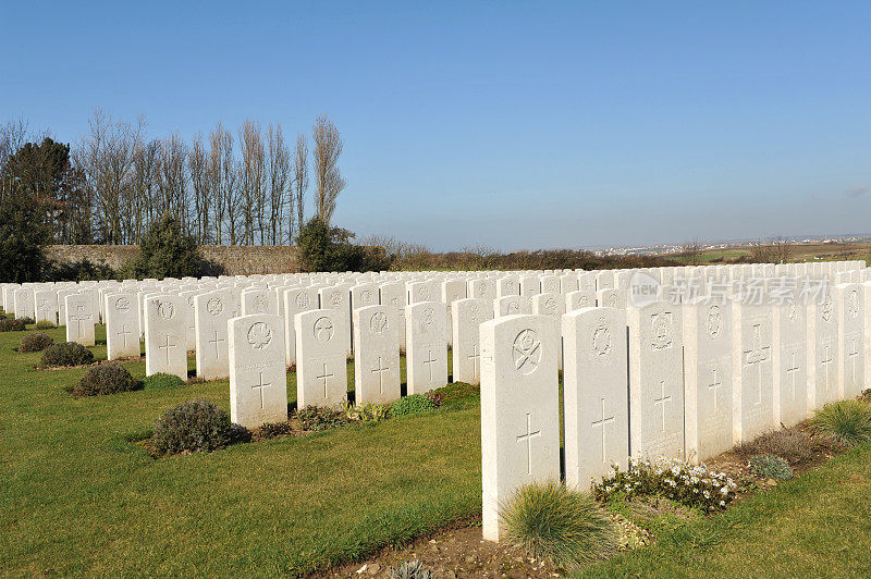 法国第一次世界大战墓地上的数百块墓碑