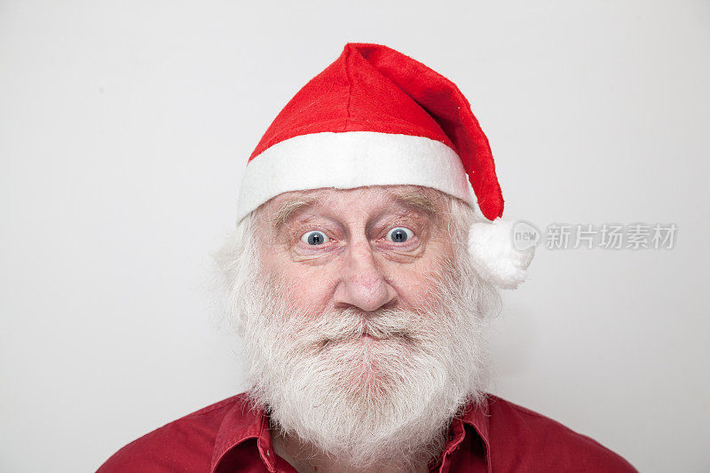 满脸惊讶微笑的大胡子男人――圣诞老人