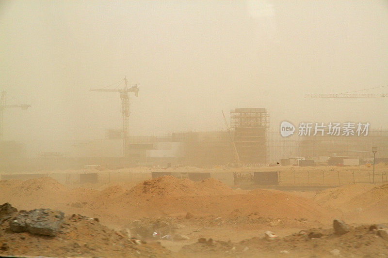 开罗机场遭遇沙尘暴