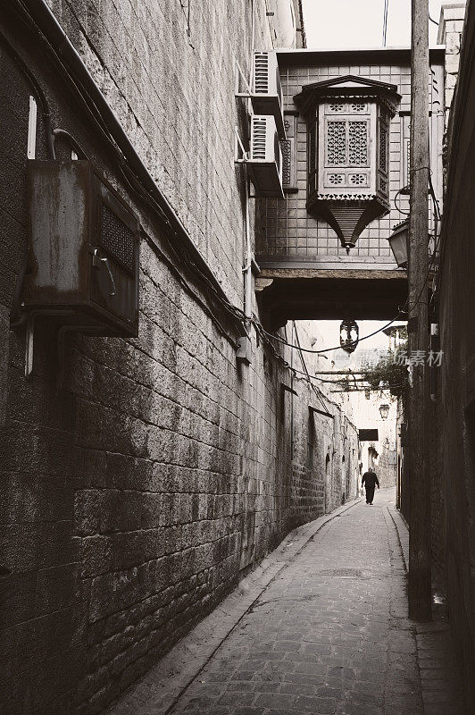 这是叙利亚阿勒颇一条古老小巷的古老景象