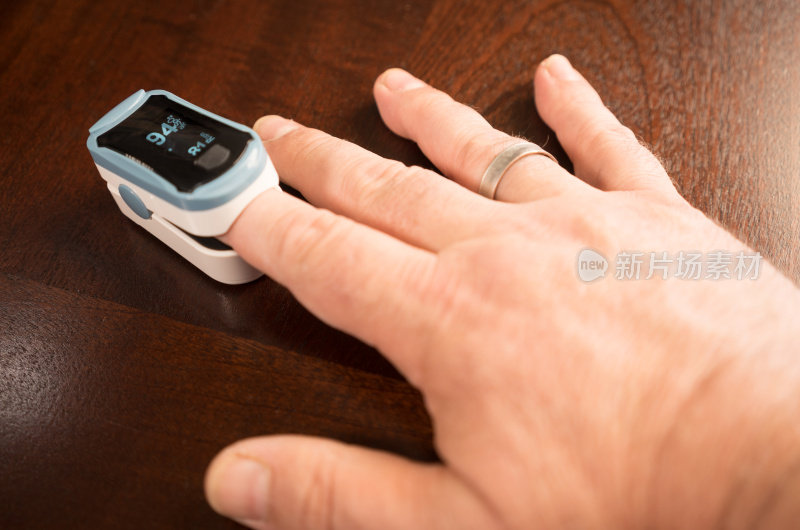 指尖氧传感器脉搏率健康测试血氧计