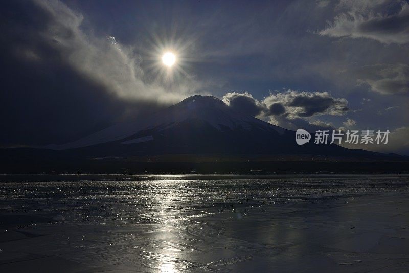 富士山钻石:日落在富士山，山中湖