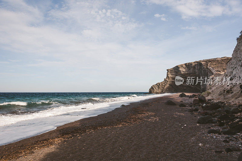 希腊圣托里尼岛的悬崖科伦坡海滩