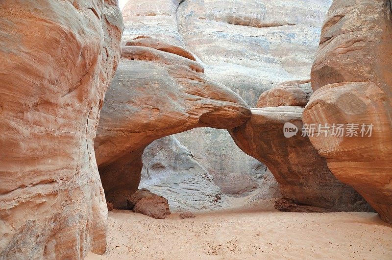 拱门国家公园岩层，犹他州