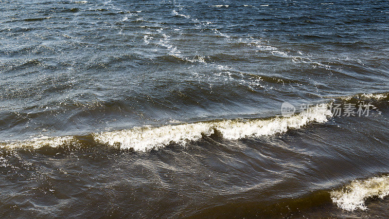 湖水波