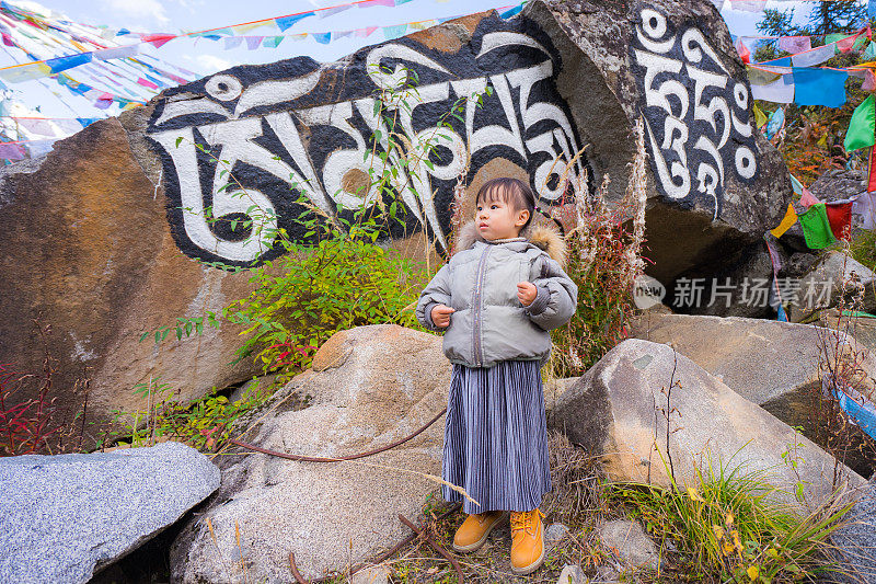 一个藏族文化的小女孩