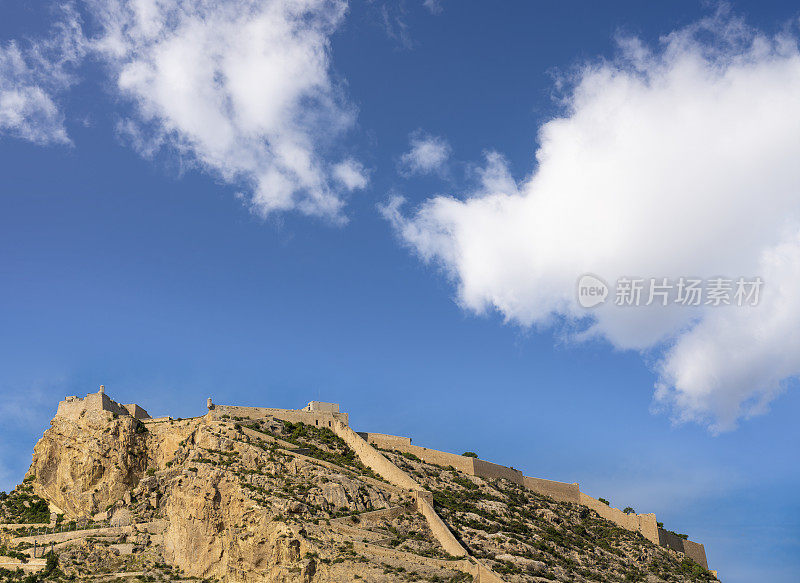 位于阿利坎特山顶的圣巴巴拉城堡