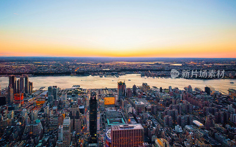 鸟瞰曼哈顿西纽约和新泽西反射