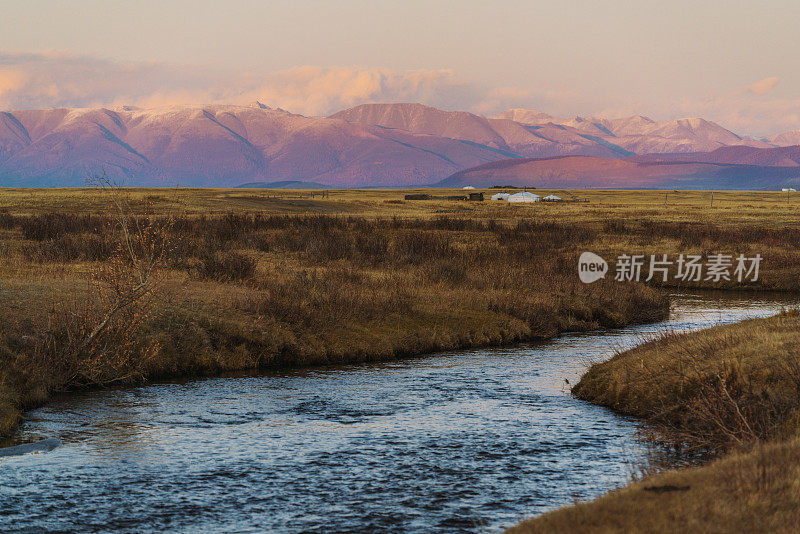 冬季蒙古河的美景