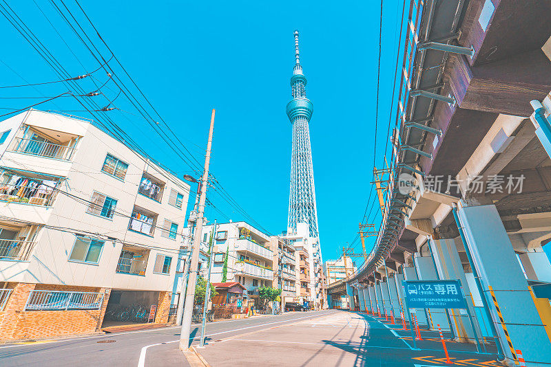 东京天空树塔和城市街景