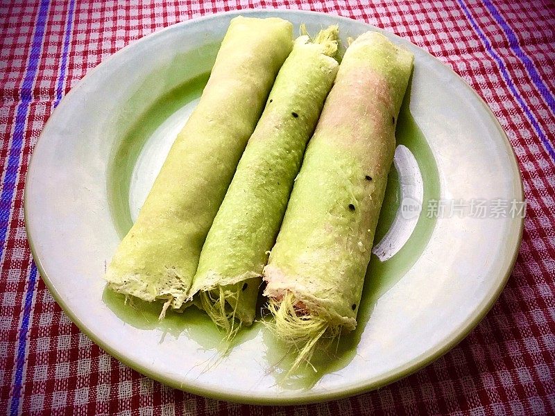 煎饼，帕拉塔面包或配棉花糖的大饼