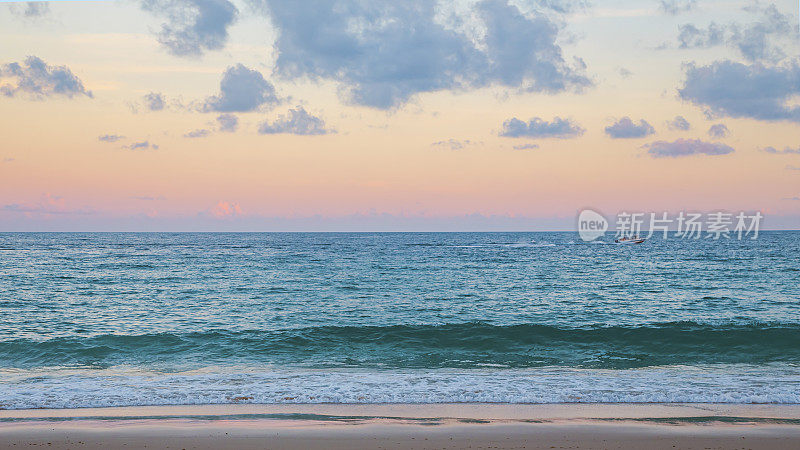 夏日海滩和大海