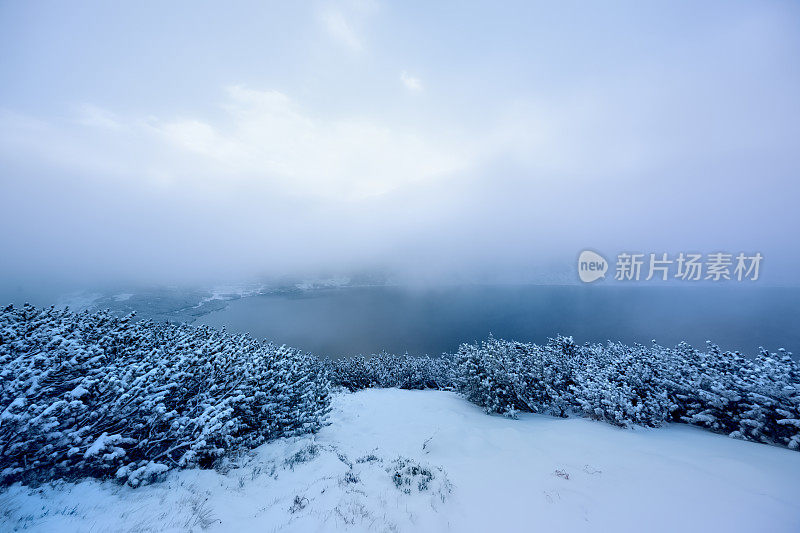 塔特拉山脉的五个波兰池塘山谷