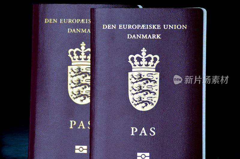 两个丹麦护照。欧盟护照。