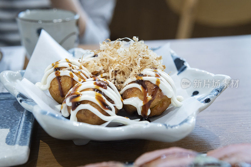 餐厅里的日本料理叫章鱼烧