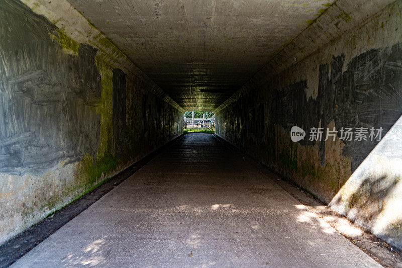 英国彭里斯坎布里亚郡外A66隧道的HDR图像