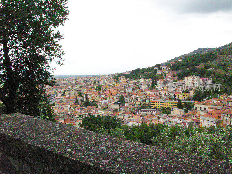 意大利，卡拉布里亚，雷焦卡拉布里亚城市景观与住宅edanias。