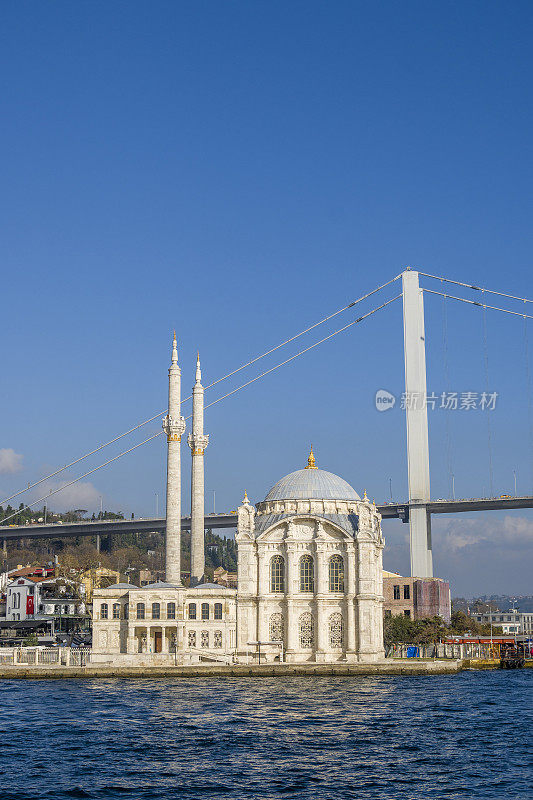 奥塔科伊清真寺到贝西克塔斯，美丽的城市是İstanbul，土耳其