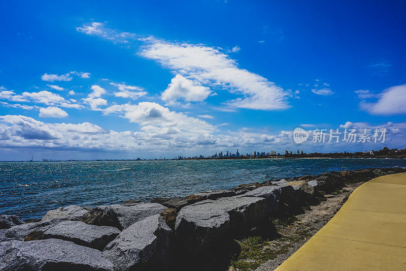 澳大利亚靠近墨尔本的海岸。