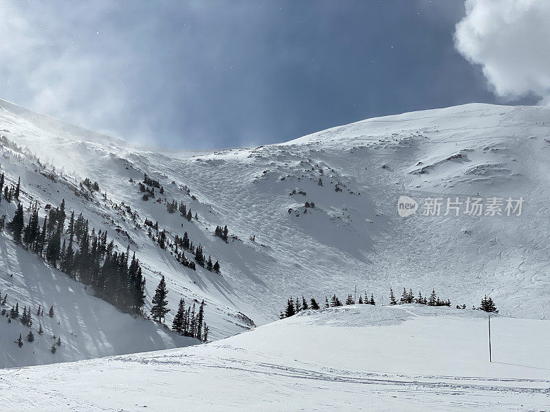 在科罗拉多滑雪