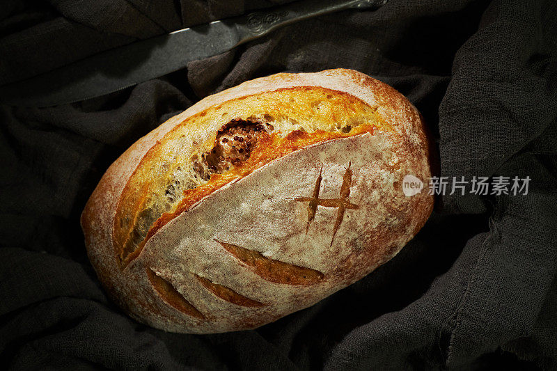 手工制作的乡村藜麦面包