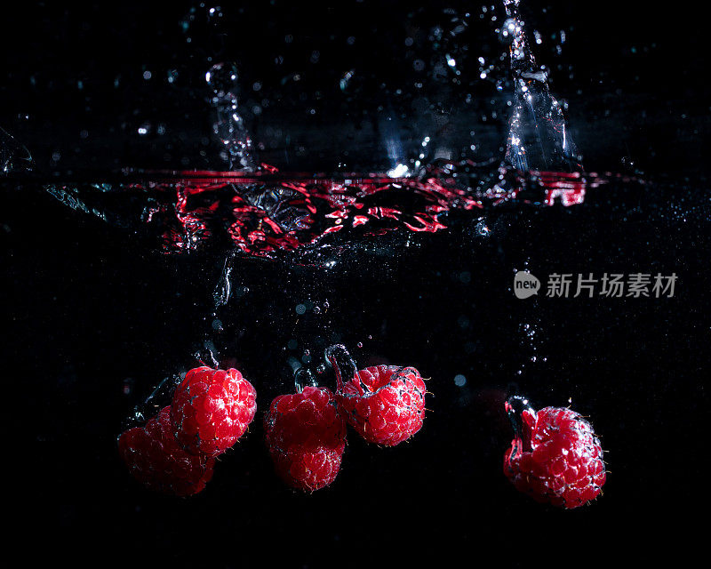 树莓掉进水里
