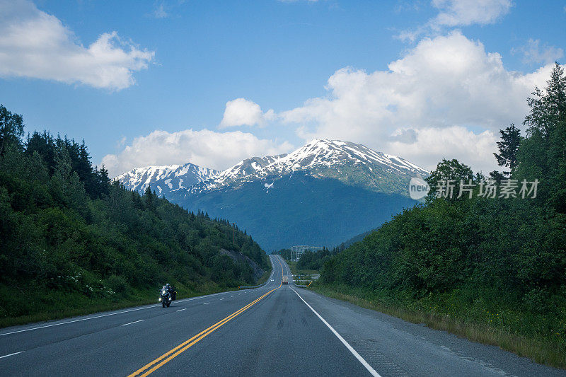 公路和山脉，阿拉斯加美国