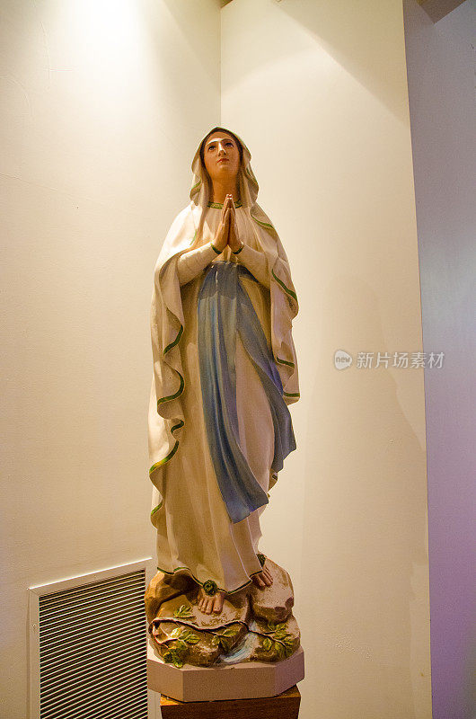 圣母玛利亚在波普雷大教堂的雕像