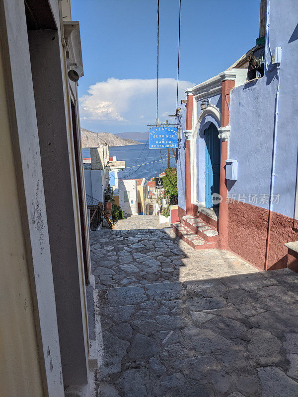 西米，希腊群岛村街道