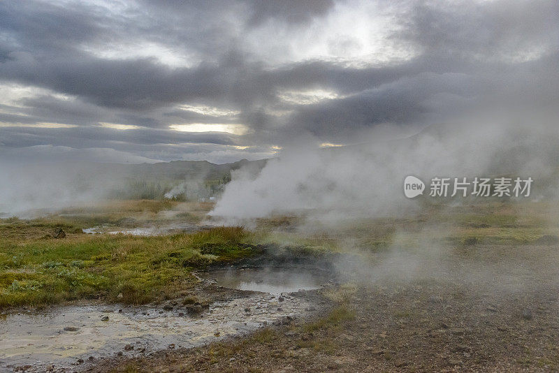 冰岛Haukadalur地热区的热坑