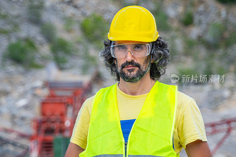 道路建设。运输行业。日益增长的城市。