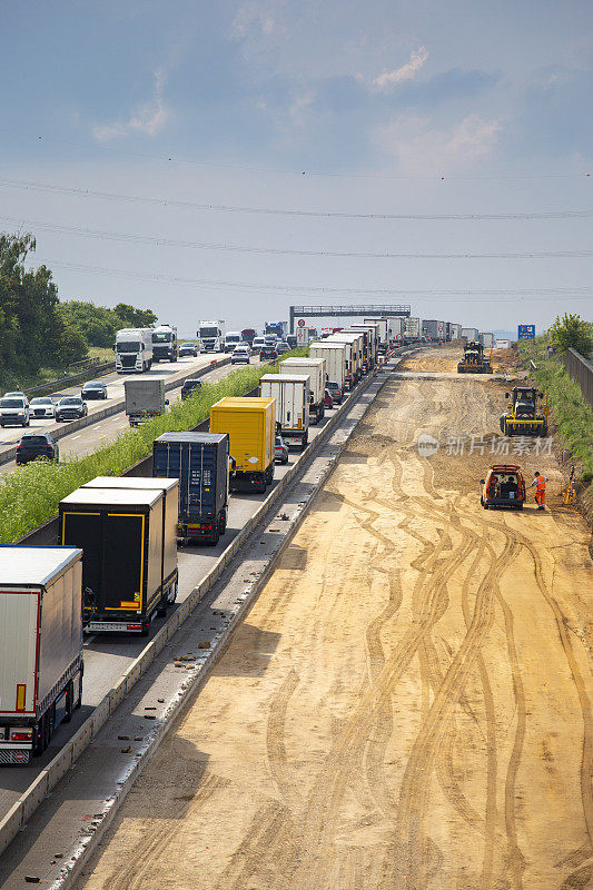 德国A3高速公路上的建筑工地和交通堵塞