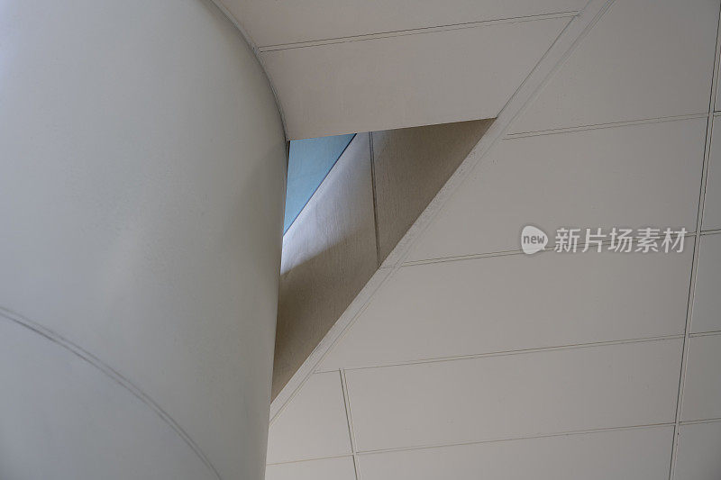 天花板:建筑物天花板的几何形状