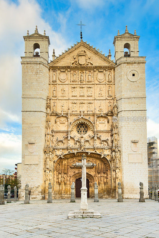 西班牙巴利亚多利德圣巴勃罗教堂。其立面是欧洲Plateresque建筑的最佳范例之一。高质量摄影